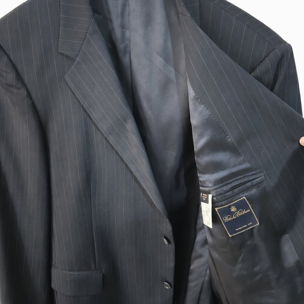 Brooks Brothers Men's navy Pinstripe 2 piece suit